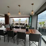 Almada Studios 9 - Republica